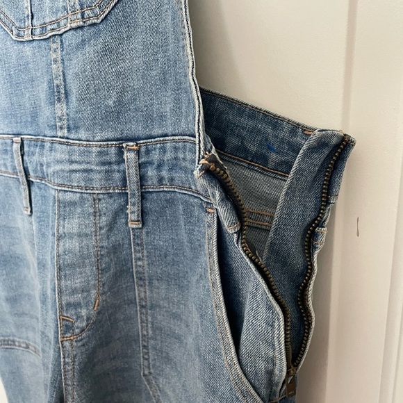 Old Navy Denim Jean Overalls Size 2  Coastal Cowgirl Classic Chic  EUC - Picture 4 of 9
